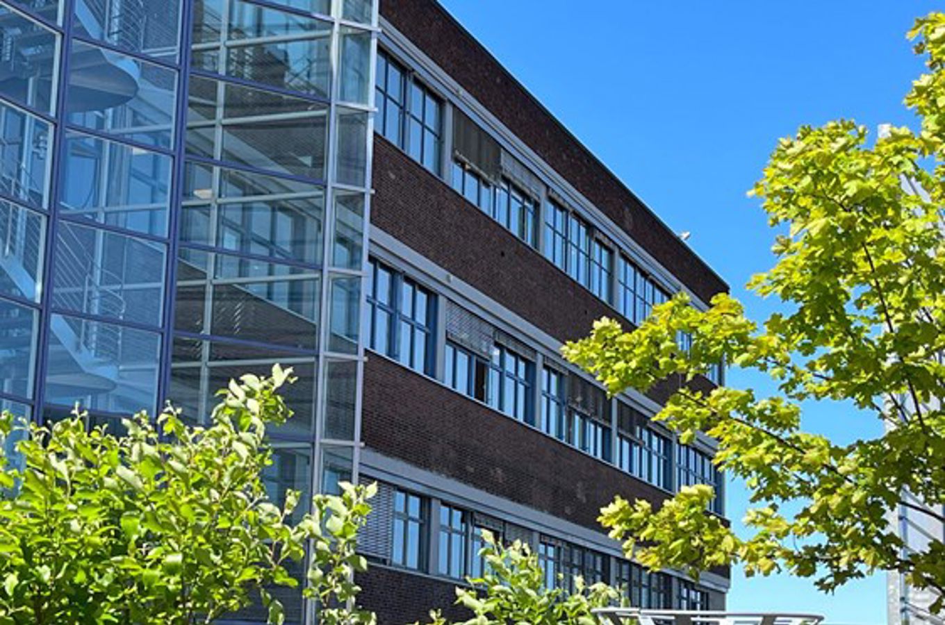 Foto: fra Oslo VO Hovinbyens nettside Oslo Vo Hovinbyens bygning i Kabelgata 8 på Økern