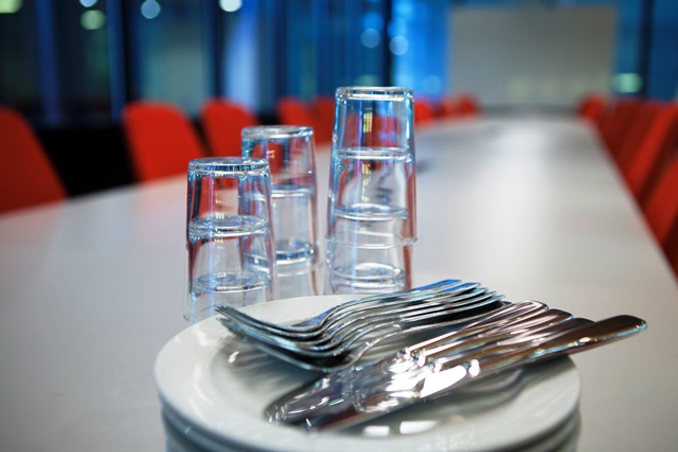 Tallerken med bestikk