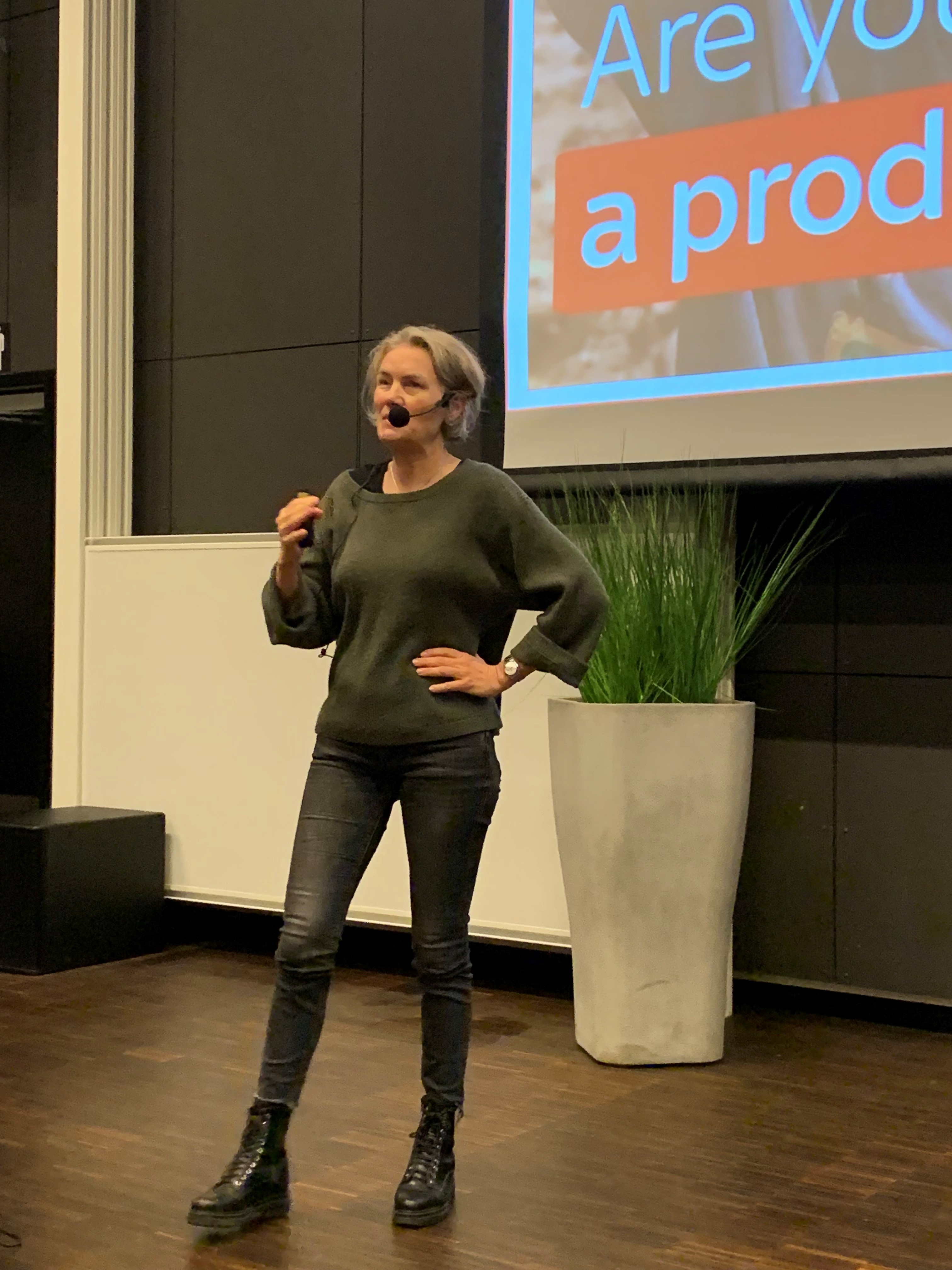 Caroline Dale Ditlev-Simonsen,  Professor ved Institutt for rettsvitenskap og styring ved BI