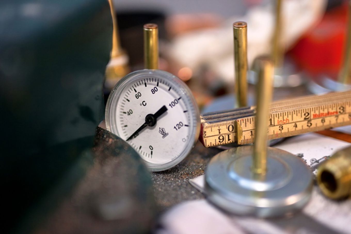 Foto: Foto: Annette Larsen Tommestokk og termostat