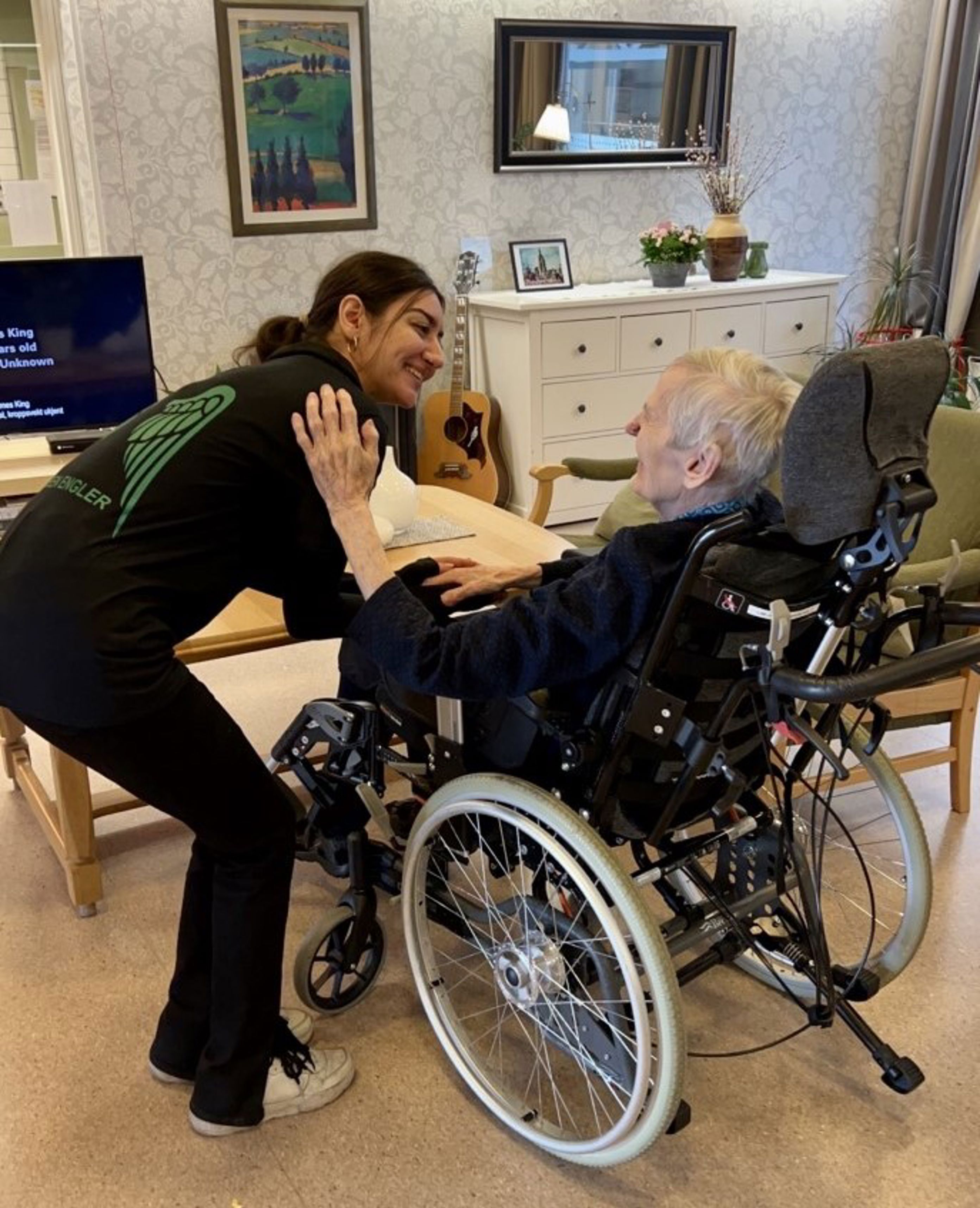 Koselig prat med en beboer Koselig prat med en beboer